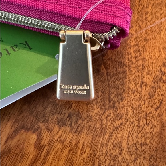 Kate Spade NWT Painted Tulips set of 2 pads and a pen in a pink mesh pouch. - Picture 7 of 7